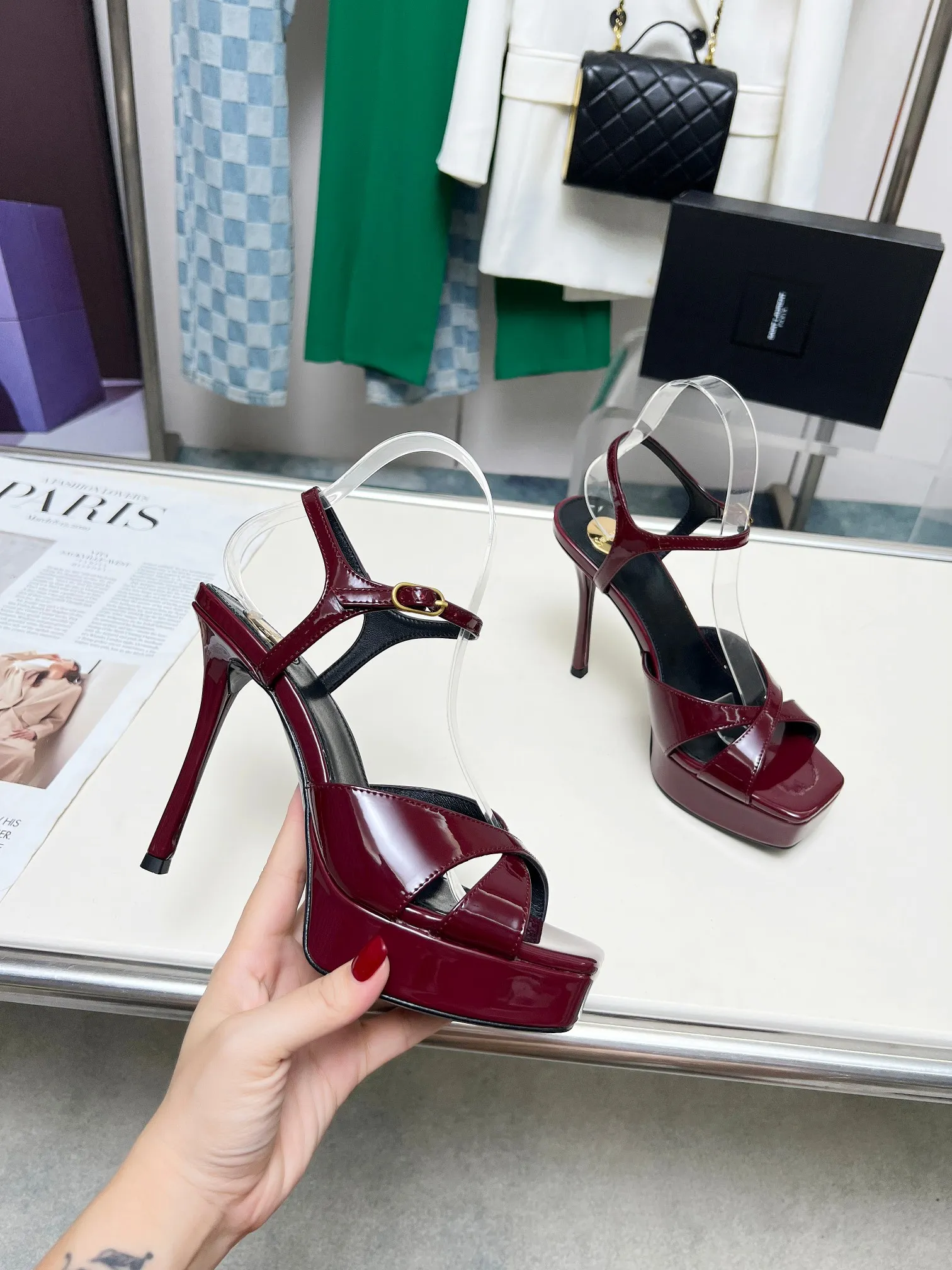 👟👟Ex-factory price 640👟👟 Saint Laurent YSL Saint Laurent sandals Upper: sheepskin surface Size 35-42 (42 is custom-made and non-returnable) Heel height 8.5cm Water platform height 2.5cm Leather outsole 2642-12